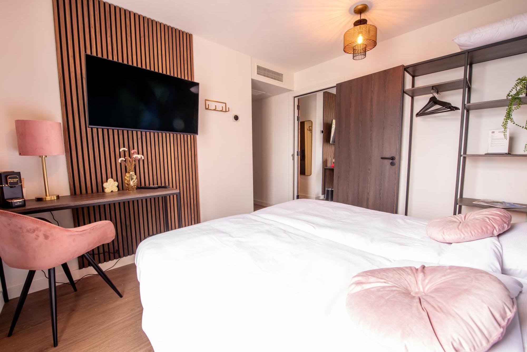 Hotel Bom ブールグ・ハームステーデ エクステリア 写真